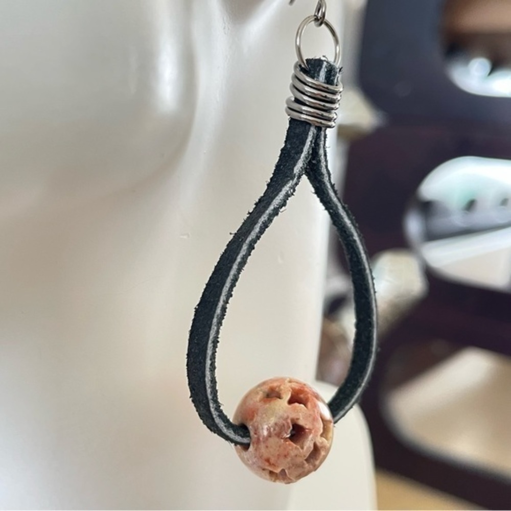 2/$29 Handmade Teardrop Hoop Earrings Leather Soapstone Black Tan Western - Picture 4 of 5